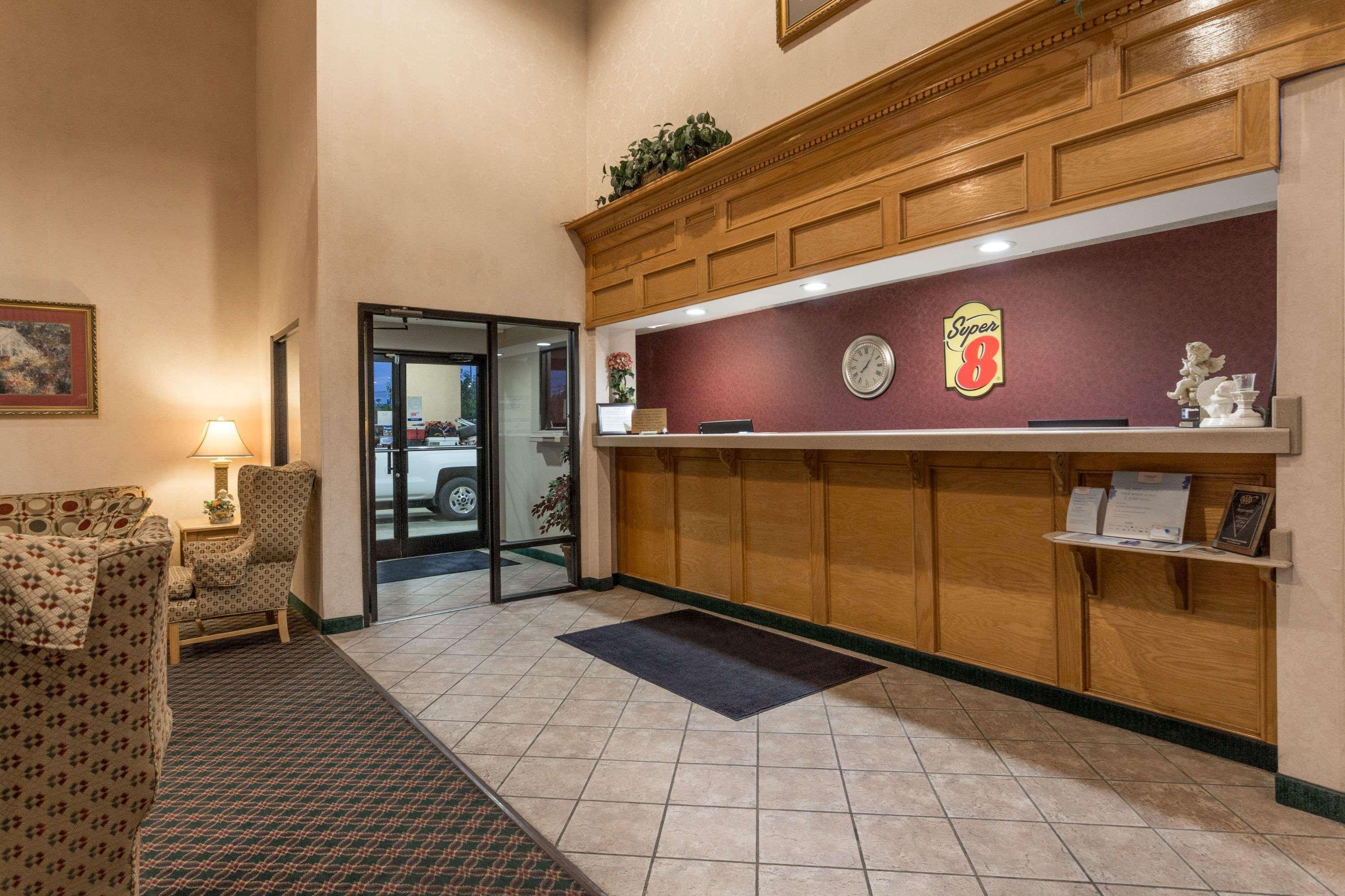Super 8 By Wyndham Dickson Hotel Exterior foto