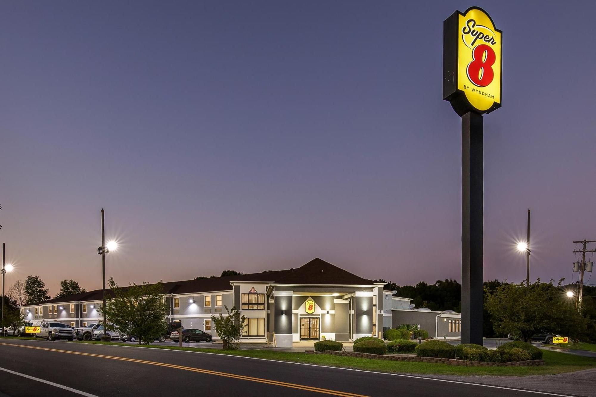 Super 8 By Wyndham Dickson Hotel Exterior foto