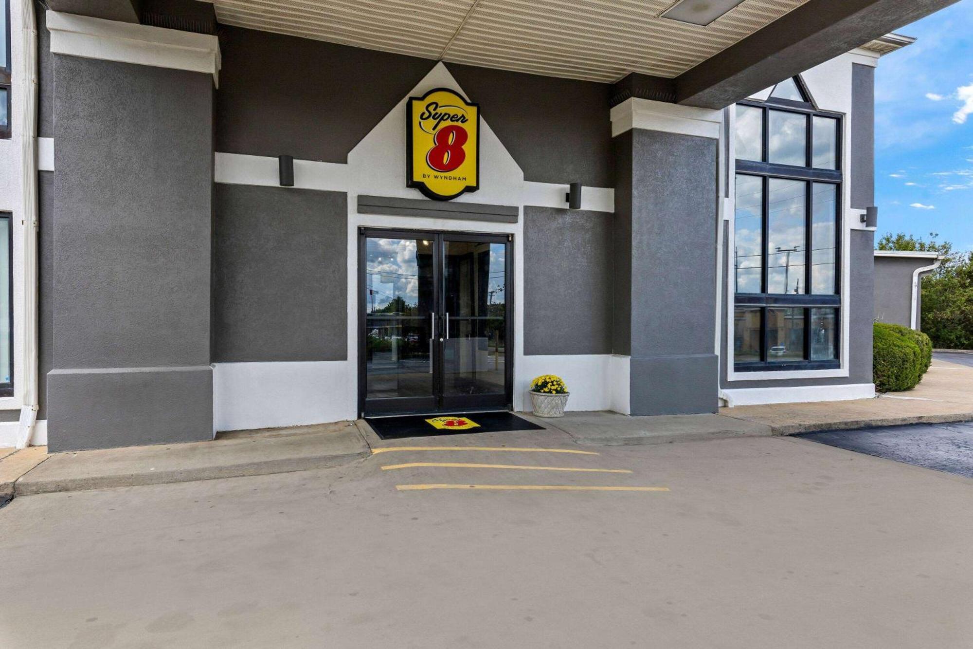 Super 8 By Wyndham Dickson Hotel Exterior foto